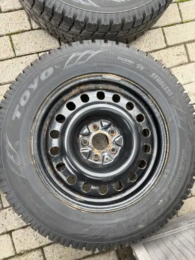 Toyo Observe GSI-5 235/65R 17 Was on a Honda CRV 2019 Cash Only Text: 819-743-4815