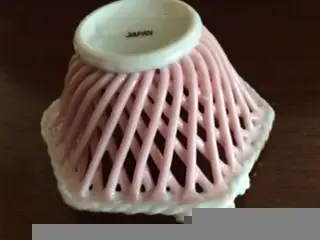 Vtg Dainty Pink/Gold Edged PORCELAIN TRINKET DISH-Lattice w Rose in Arts & Collectibles in City of Toronto - Image 3
