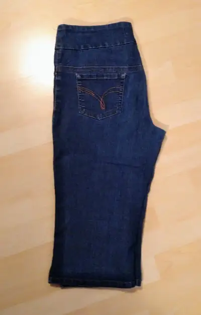 Ladies Denim Pull On Capri Pants Sz 14, Reitmans, View more