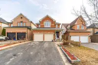 4 Bed room house with insulated 2 car garage for rent in Oshawa