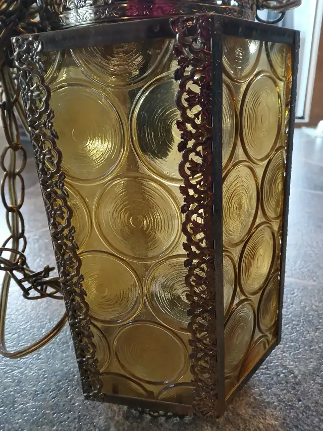 lampe suspendue antique verres ambres et or in Indoor Lighting & Fans in Thetford Mines - Image 2