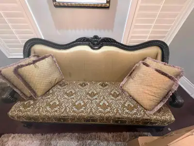 3 Piece Vintage-Style Sofa Set with 2 Ottomans Beautiful and comfortable sofa set with a classic vin...