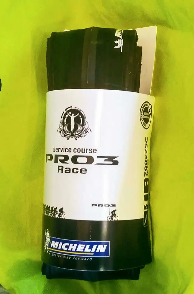 Bicycle Bike Michein Pro3 Race Service Course 700c x 25 / 23 in Road in City of Toronto - Image 2