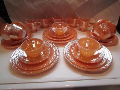 Vintage ANCHOR HOCKING Suburbia Linked Leaf Dishes, View more