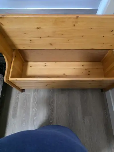 I'm SELLING A SOLID PINE DECONS BENCH NO MARKS ON IT AT ALL ASKING $125.00 CALL OR TEXT 780-221-5103