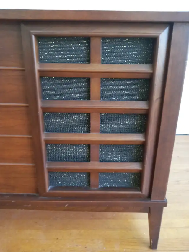 Stereo Console in Stereo Systems & Home Theatre in Mississauga / Peel Region - Image 4