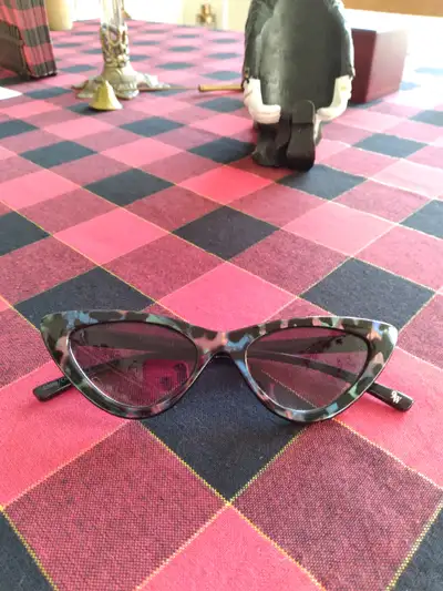 MAKE ME AN OFFER... Ladies NINE WEST Sunglasses. NEW NEVER WORN. $10.00 Or Best Offer. Thank you.