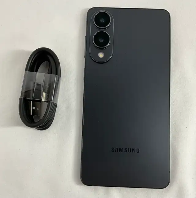 Samsung S25 Edge-512GB-W/ Charger (55159) in Cell Phones in North Bay - Image 3