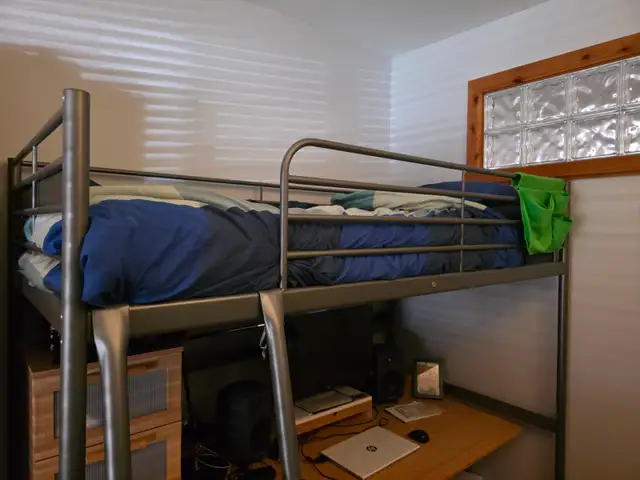 Lit superposé ikea en parfaite condition avec matelas simple et in Beds & Mattresses in City of Montréal - Image 3