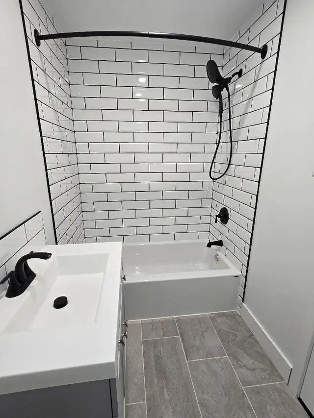 Grand logement 2 chambres et 1 bureau in Long Term Rentals in City of Montréal - Image 9