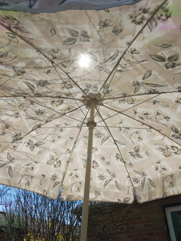 ( ppu Sun ) 8 Ft MARKET TILT UMBRELLA and BASE Patio & Garden