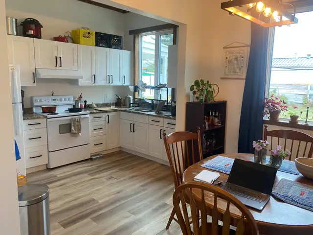 Furnished room for rent in Hillcrest in Short Term Rentals in Whitehorse - Image 3