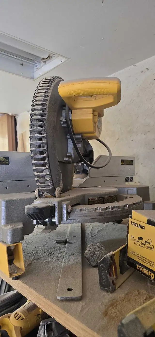 12" DeWalt Mitre Saws, 20V Batteries and Drills in Power Tools in Cambridge - Image 5