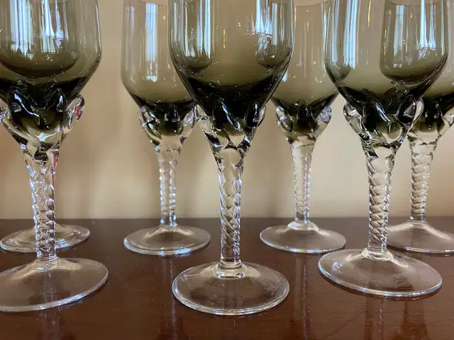 8 Vintage Cocktail Liquor Twisted Stem Smoked Glass Sasaki style in Arts & Collectibles in City of Toronto - Image 4