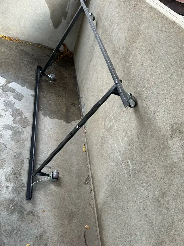 queen bedframe in Beds & Mattresses in Kamloops - Image 2