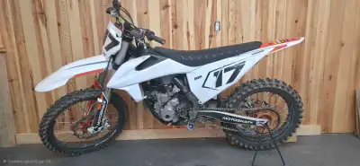 2019 KTM SXF 350, 102.4h . Va #1. Plusieurs kits de plastique et une suspension neuve d'origine avan...