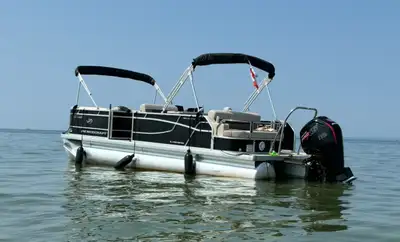 This is a Tritoon. 2020 model year. 115hp Merc. 191 Hours. Low rpm hours. Never full throttle ever....