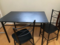 Kitchen table comes with 4 chairs 