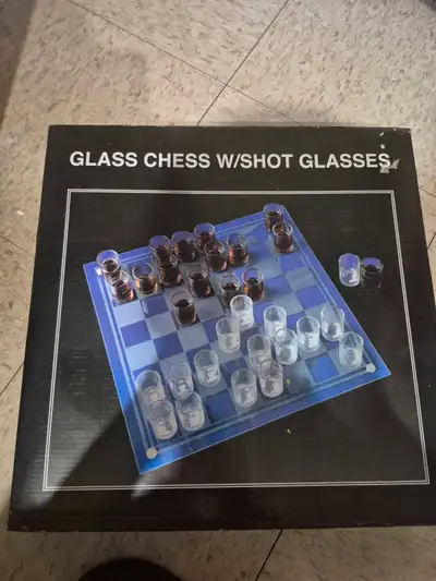 Jeux dechec avec verre de shooter, View more