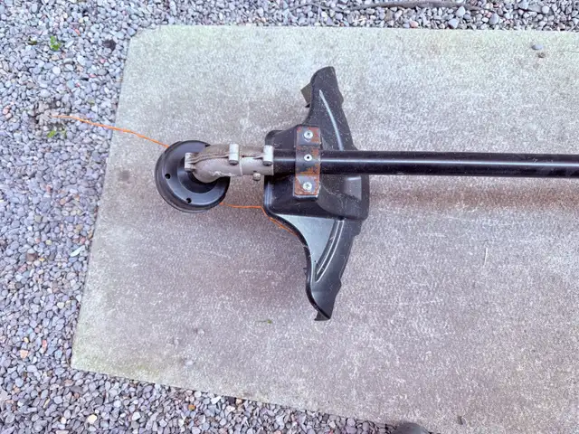 Yardworks 25cc Straight Shaft Gas Grass Trimmer in Lawnmowers & Leaf Blowers in Markham / York Region - Image 5