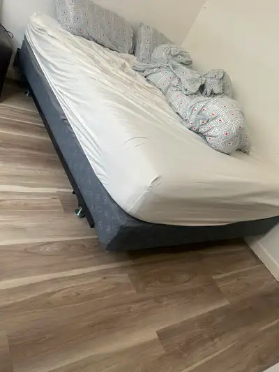 Matelas + sommier + base de lit en métal, View more