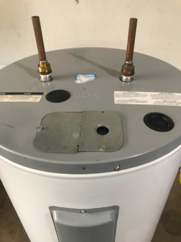 Electric hot water tank in Other in North Bay - Image 4