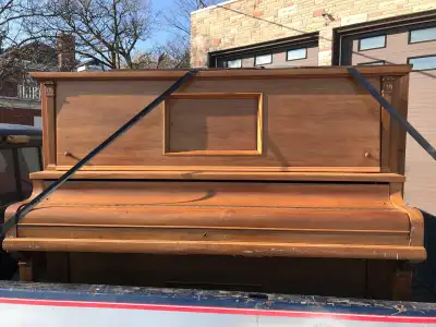 FREE PIANO LIGHT BROWN BASIC SIMPLE DESIGN FREE DELIVERY FREE, View more