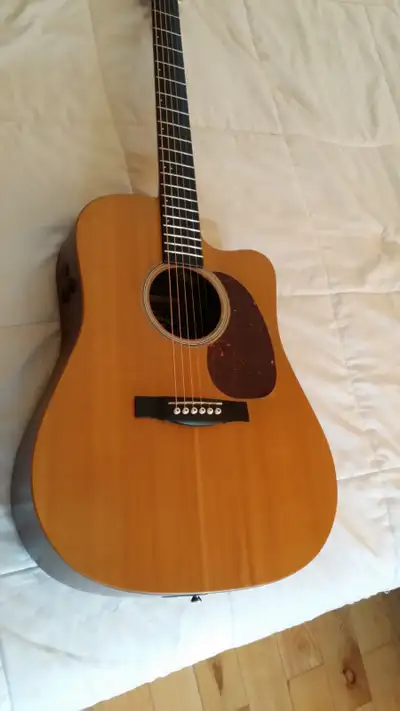 2015 Martin DCPA 5 Performing Artist Series. Excellent Condition. Top: Solid Sitka spruce Back and S...