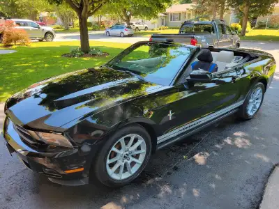 2005 Ford Mustang Convertible 5 speed 6 cylinder runs great and sounds good.