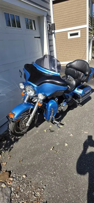 2011 Harley Davidson Ultra Classic. 96 c.i. ,6 spd. 94,000 km. Ru s strong. Fresh 3 hole oil change....
