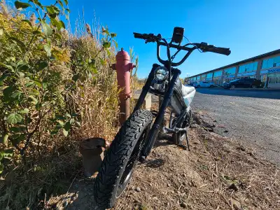 Himiway Motorbike C5: Retro Style & Modern Performance! Visit us at: www.zeusebikes.ca Available by...
