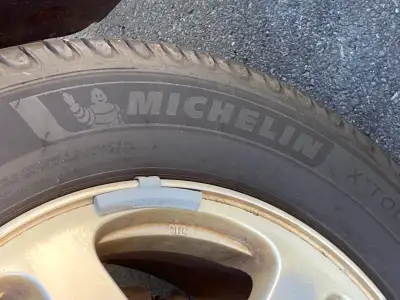 4 all season tires with rims (paid over 1.000 $ in Costco) lightly used selling them for 400 $ OBO
