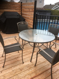 Table patio et chaises