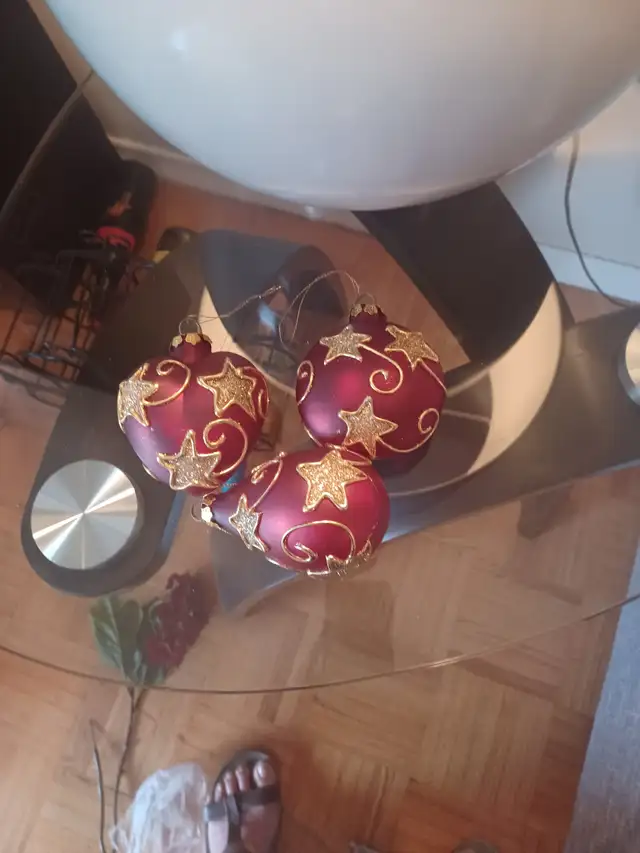 Beautiful XMas Ornaments - Burgundys & Golds, MINT - see ad in Holiday, Event & Seasonal in Ottawa - Image 8