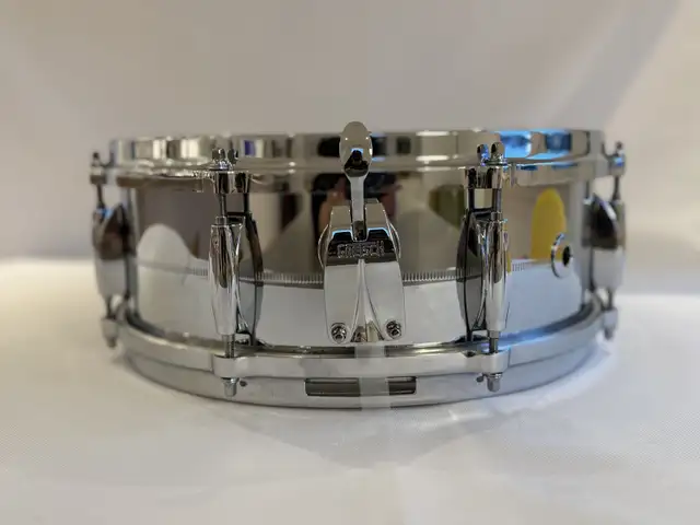Like New! Gretsch USA Custom Chrome Over Brass 5x14" Snare in Drums & Percussion in Hamilton - Image 5