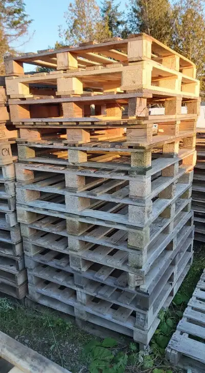 PALETTES de Bois, pour base de Lit 40 x 48 pouces.  LIVRAISON, View more