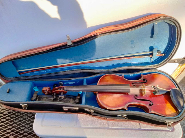 Antique 'Vuillaume a Paris' violin, full size in Arts & Collectibles in Yarmouth