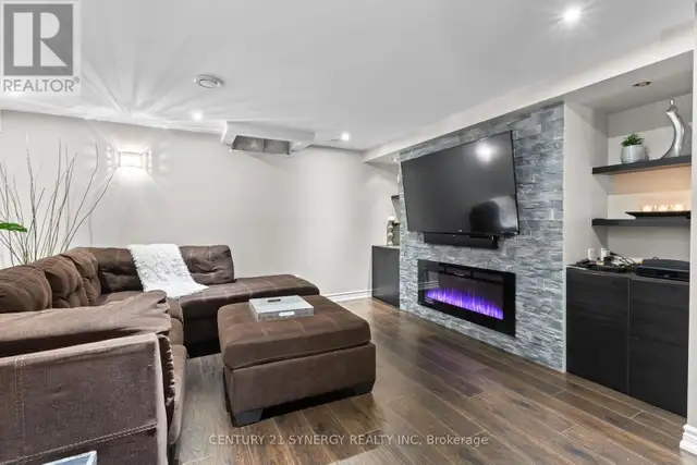 Sectional Comfort Modern Excellent Condition * MOVING SALE in Couches & Futons in Ottawa - Image 4