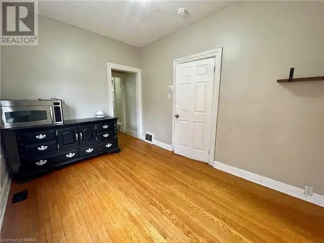 Heritage House for Rent - Downtown Kitchener 5bed+2bath / 4 park in Long Term Rentals in Kitchener / Waterloo - Image 3