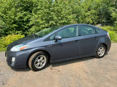 Accident free, 1 owner, fantastic fuel mileage (averages 5.6L/100km). Comes with a set of Nokian fac...