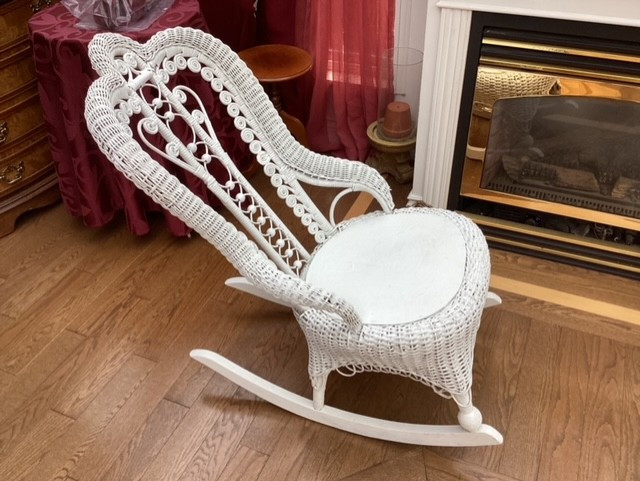 Wicker Rocking Chair in Chairs & Recliners in Oakville / Halton Region - Image 3