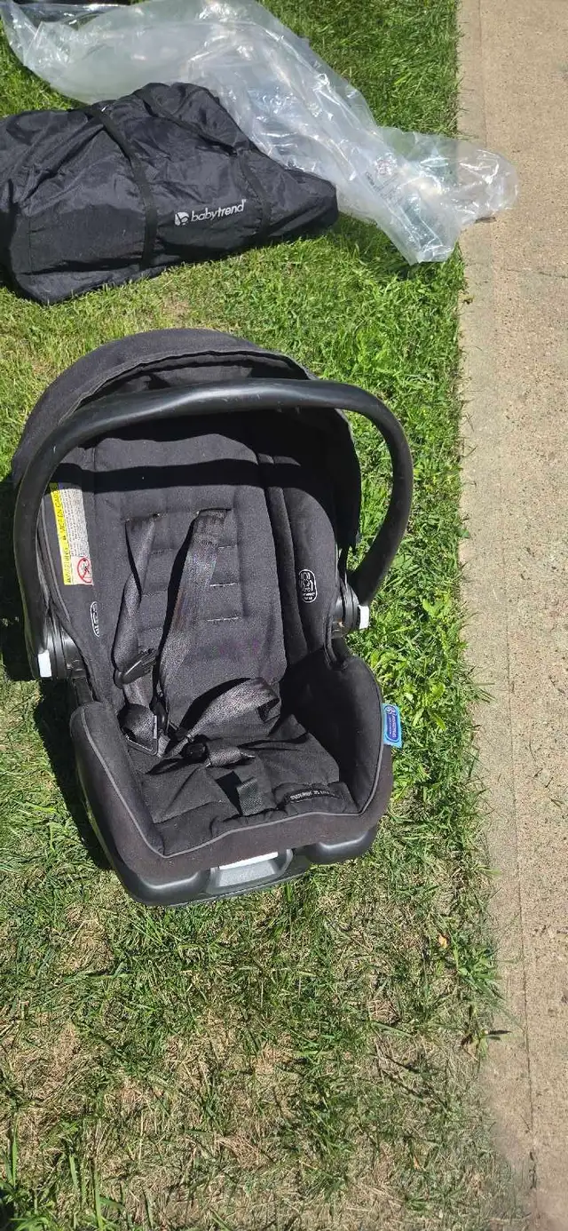 baby car seat quick connect  in Strollers, Carriers & Car Seats in Edmonton - Image 3