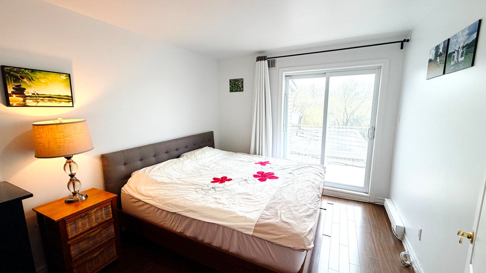 NDG - Big Bright Apartment - 3 Beds 1 Bath — photo 3