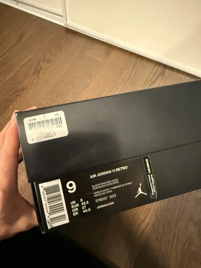 Jordan 11 Space Jam - 2016 Retro - Size 9 in Men's Shoes in Markham / York Region - Image 8