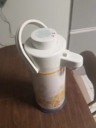1.6 L Water Warmer. Manufactured by *ZOJIRUSHI*, Brand name “Elephant”. Made in Japan. Seldom used....