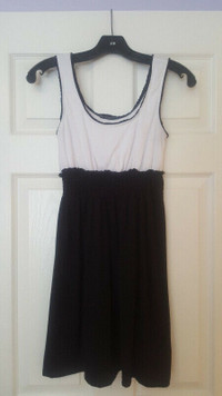 Women's Black & White Ruched Dress (Size S/P)