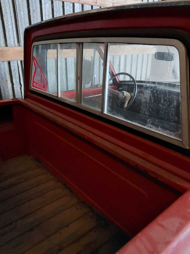 1966 jeep j3000 4x4 in Classic Cars in Hamilton - Image 2