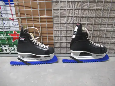Ultra Pro CCM Skates  / Patins Ultra Pro CCM, View more