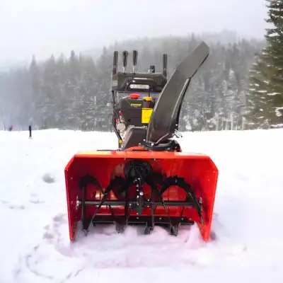 Souffleuse à neige automotrice à essence de 30 pouces, View more
