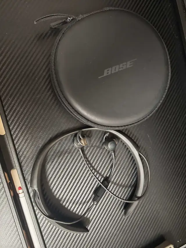 Bose Soundwear Companion in Headphones in Markham / York Region - Image 3